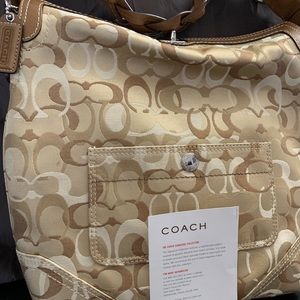 Pre-loved Coach Signature Large Hobo